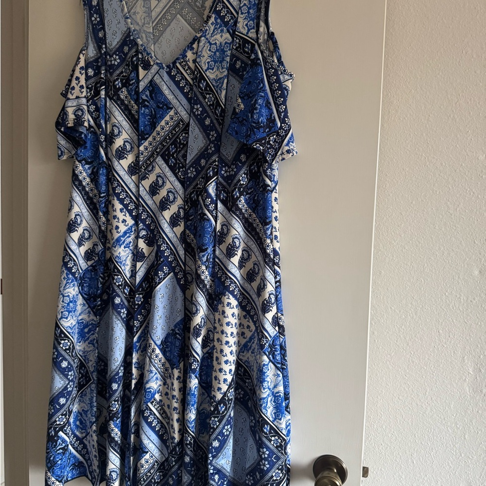 Sami & Jo Blue and White Geometric Midi Dress